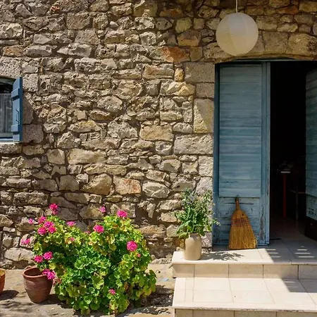 Splendid Stone House With Vineyard Close To