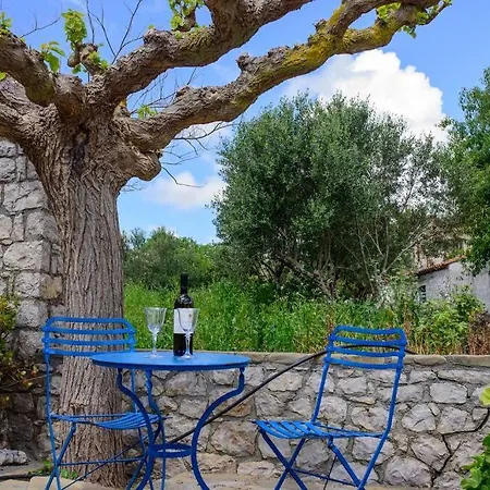 Splendid Stone House With Vineyard Close To Villa